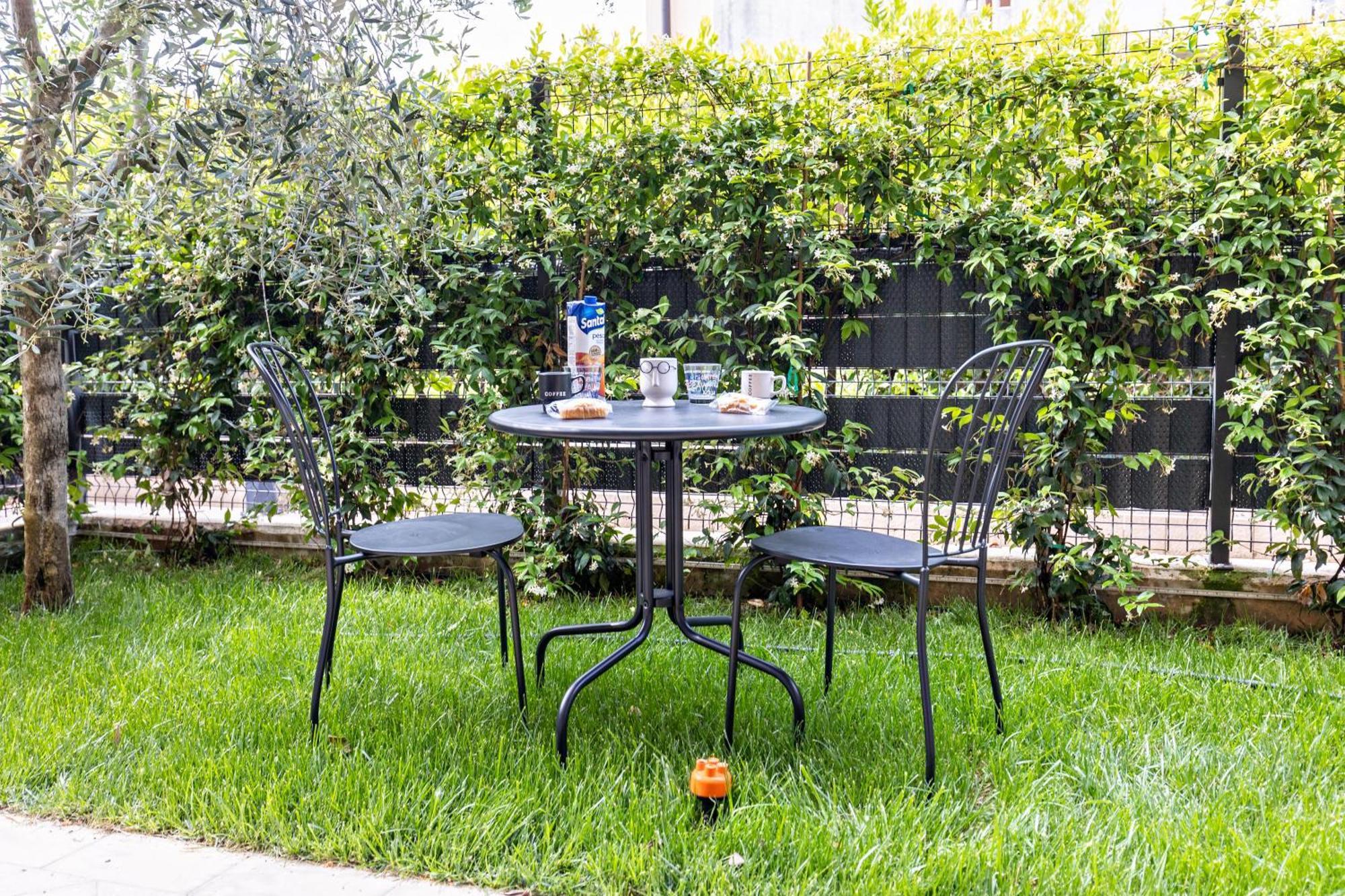 Bluemoon -Luminoso Apt Con Piscina Lazise Eksteriør billede