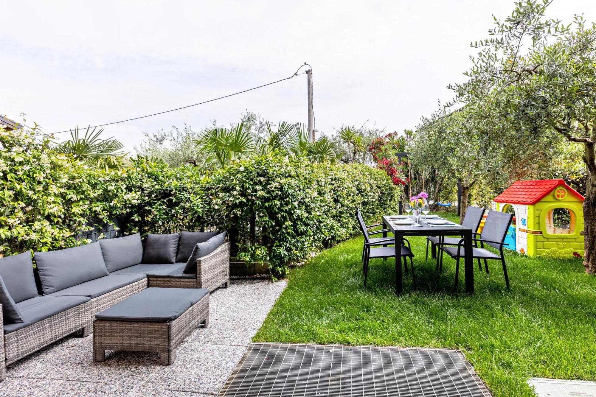 Bluemoon -Luminoso Apt Con Piscina Lazise Eksteriør billede