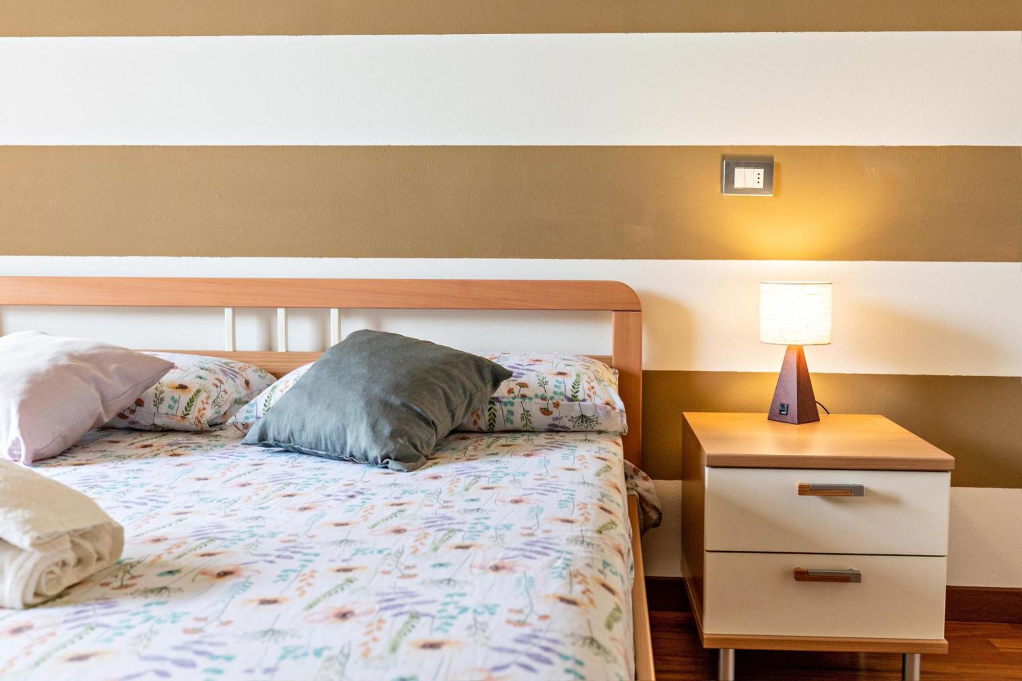 Bluemoon -Luminoso Apt Con Piscina Lazise Eksteriør billede