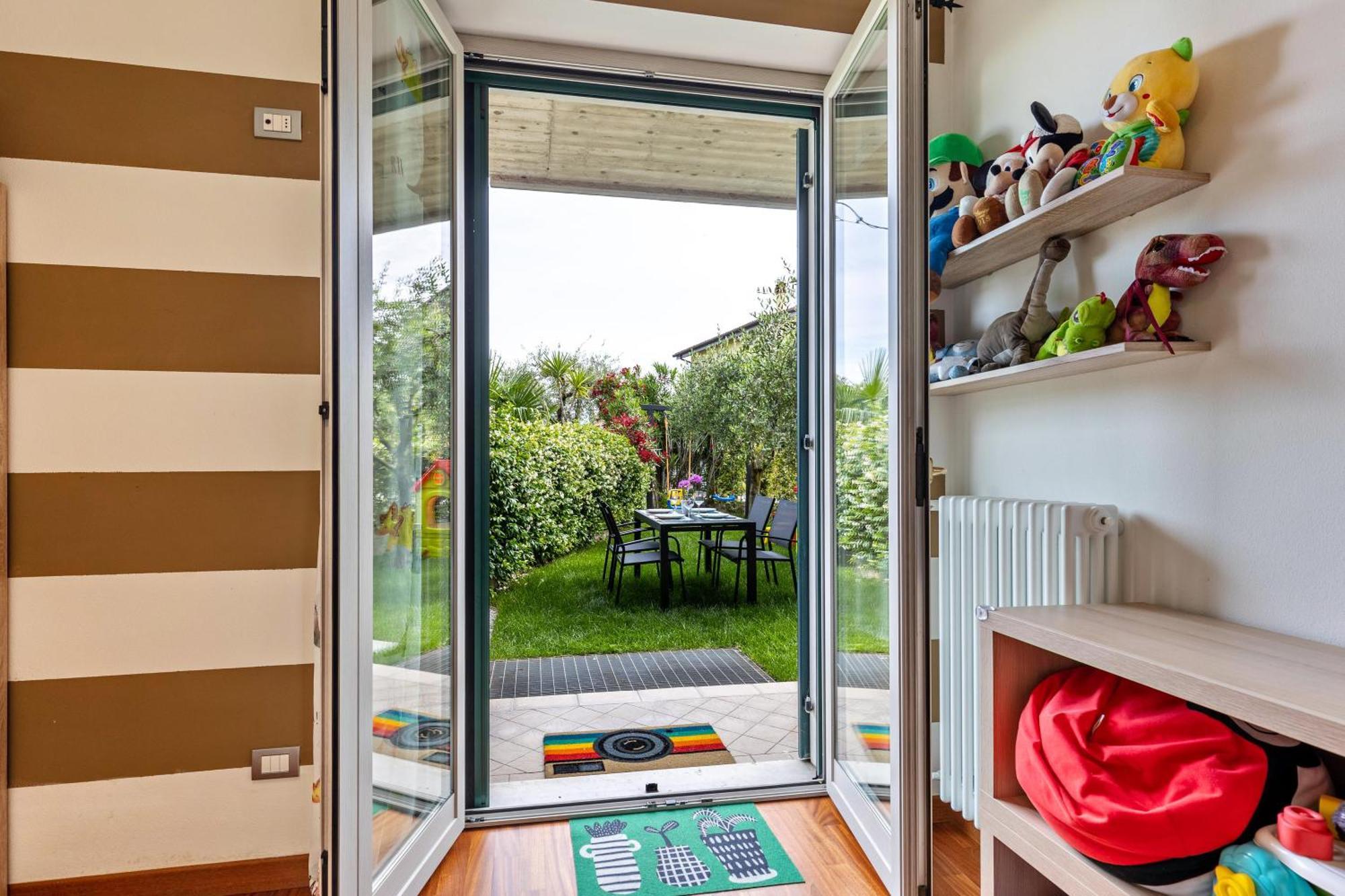 Bluemoon -Luminoso Apt Con Piscina Lazise Eksteriør billede