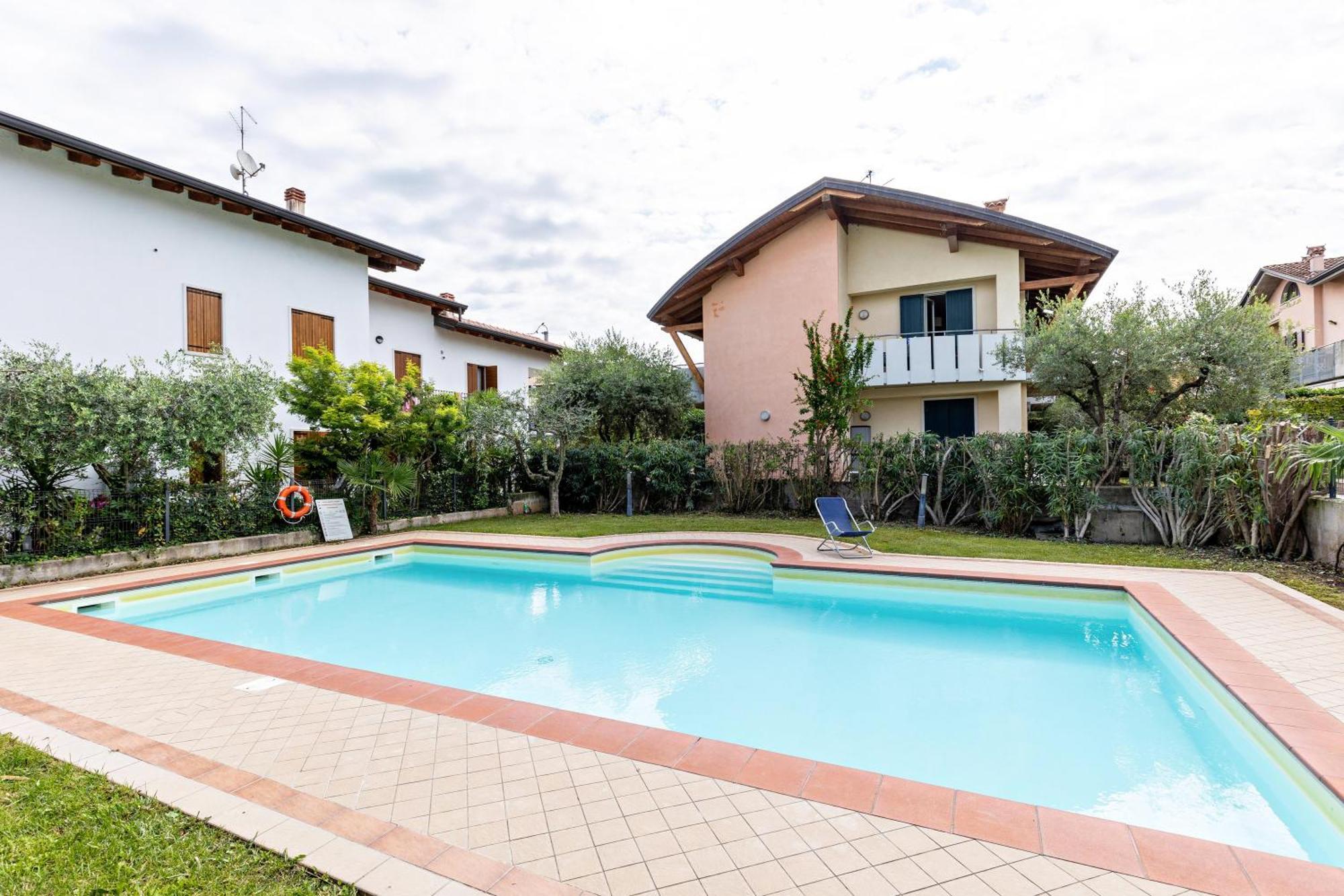 Bluemoon -Luminoso Apt Con Piscina Lazise Eksteriør billede