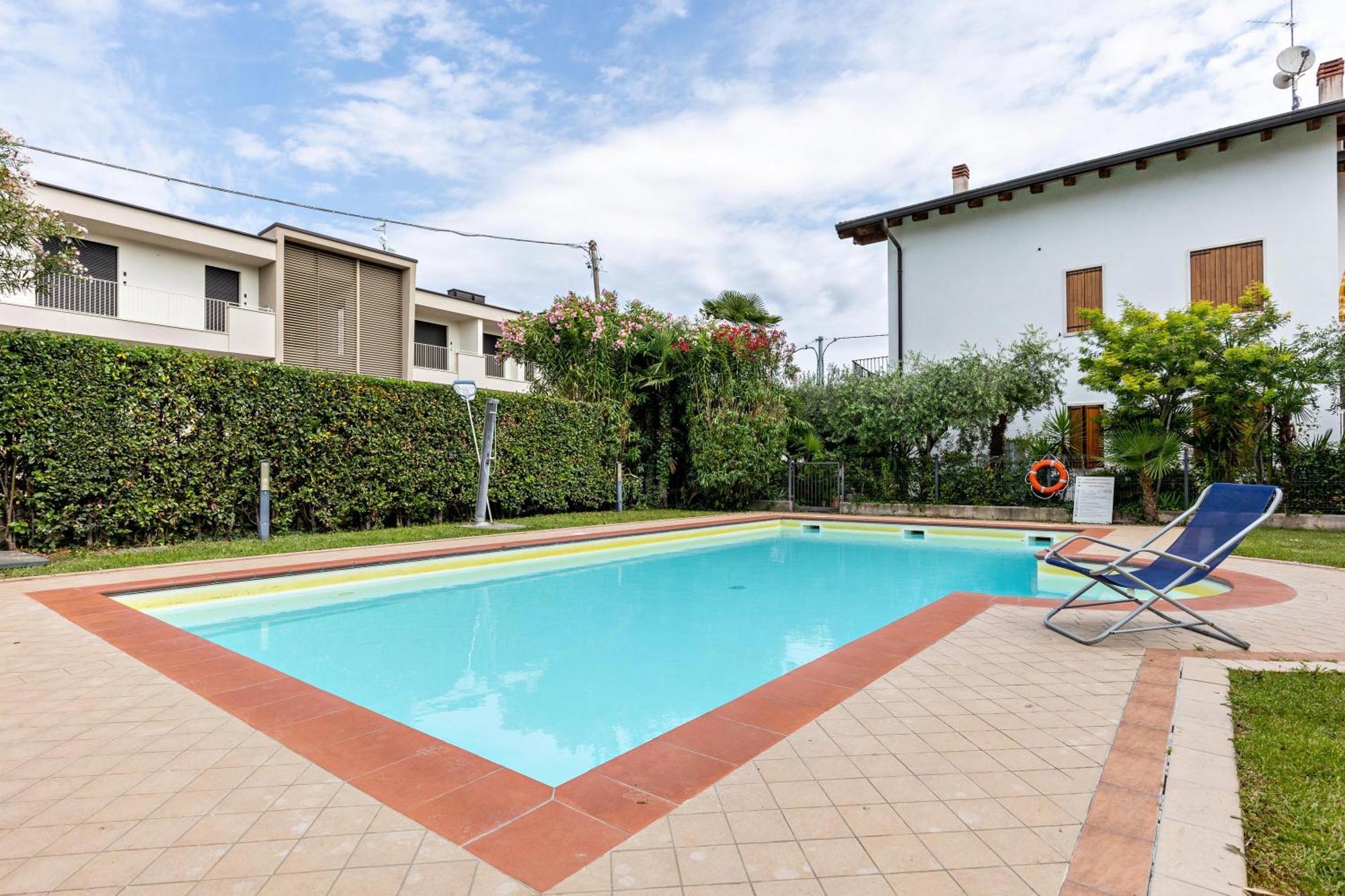 Bluemoon -Luminoso Apt Con Piscina Lazise Eksteriør billede